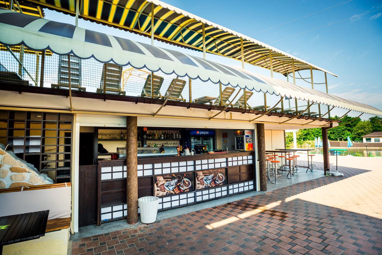 Hotel Butterfly Sadove ภายนอก รูปภาพ